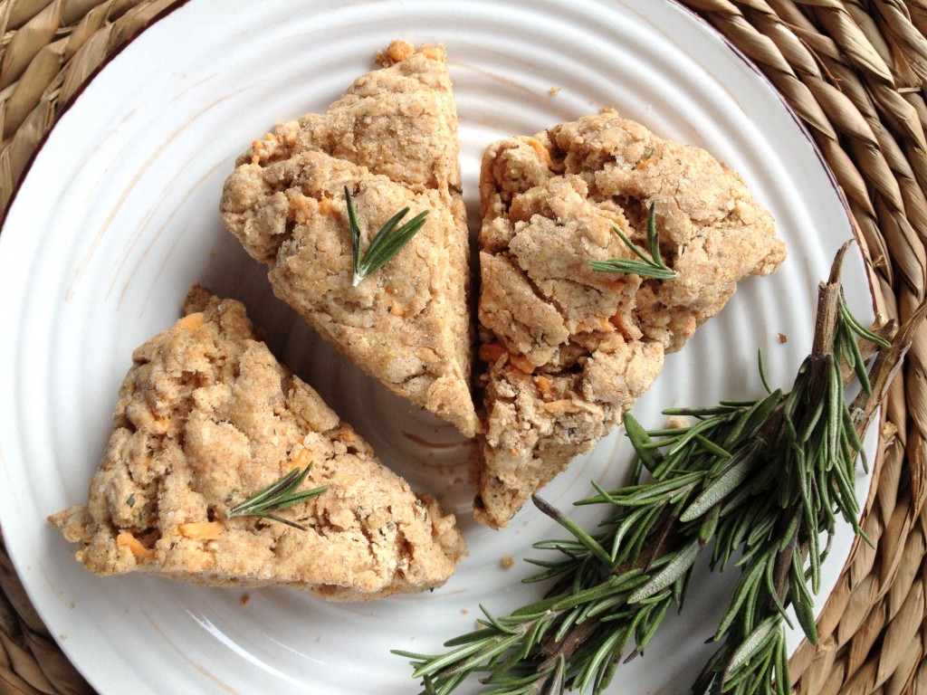 rosemary & cheddar scones from coffee & quiona