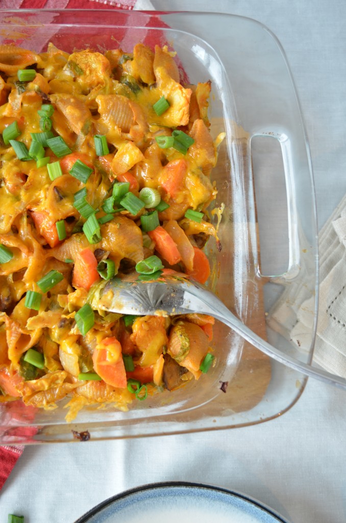 Boyfriend-Approved Buffalo Veggie Pasta Bake | coffeeandquinoa.com