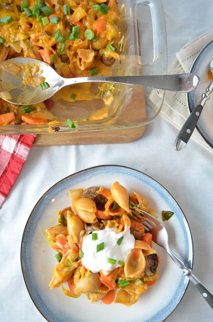 Boyfriend-Approved Buffalo Veggie Pasta Bake | coffeeandquinoa.com