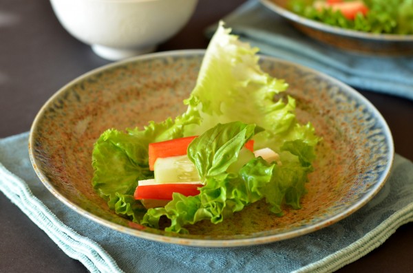 Fresh Lettuce Wraps with Peanut Dipping Sauce