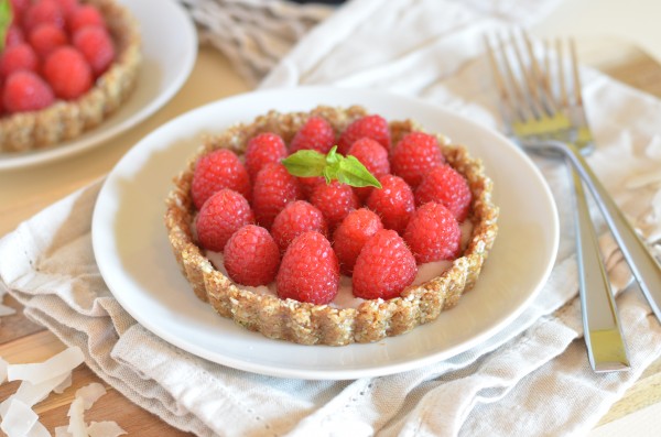 No-Bake Coconut Raspberry Tarts (Can Be Vegan & Raw) // Coffee & Quinoa