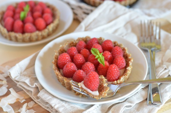 No-Bake Coconut Raspberry Tarts (Can Be Vegan & Raw) // Coffee & Quinoa