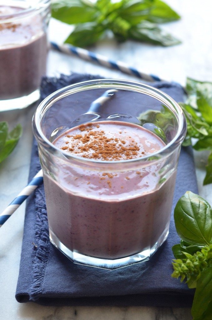 Blackberry Basil Smoothie | coffeeandquinoa.com