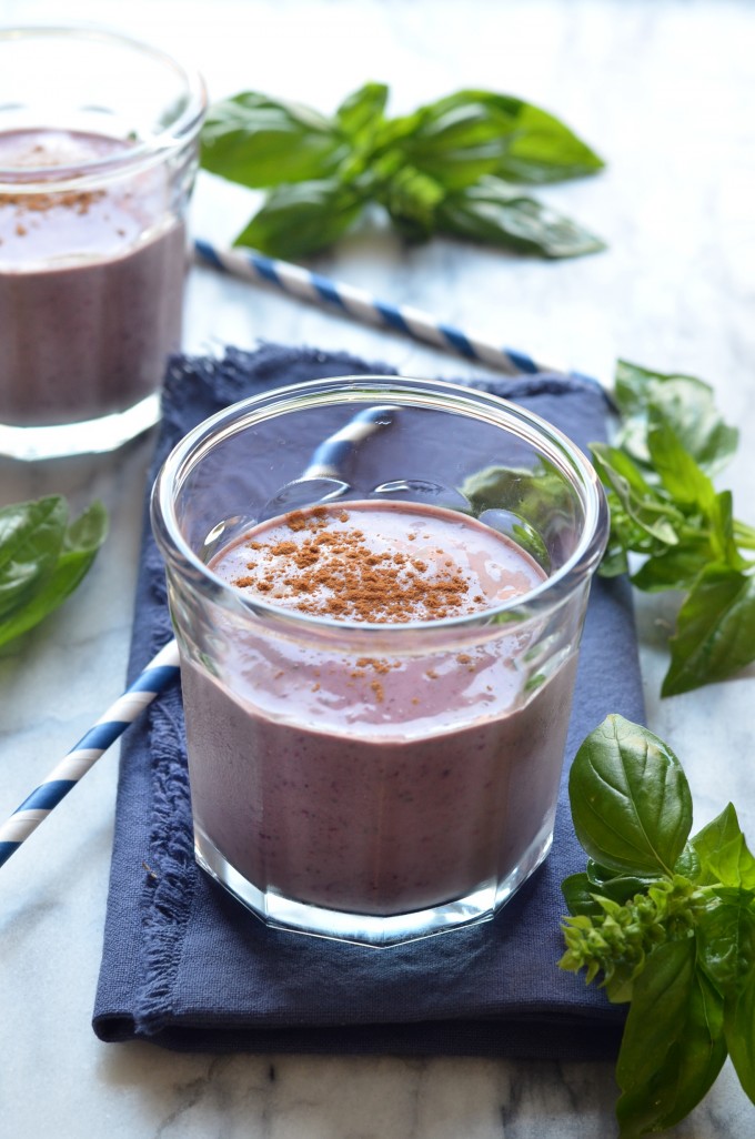 Blackberry Basil Smoothie | coffeeandquinoa.com