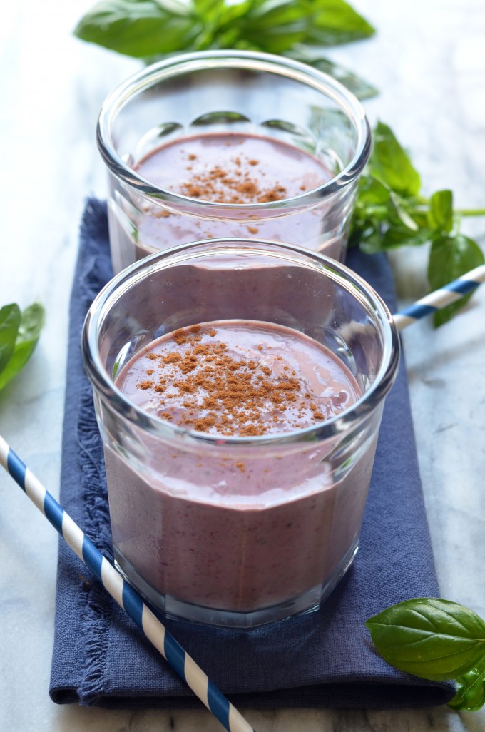 Blackberry Basil Smoothie | coffeeandquinoa.com