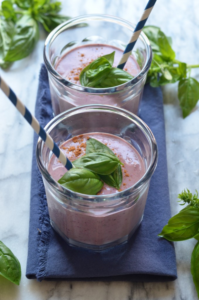 Blackberry Basil Smoothie | coffeeandquinoa.com