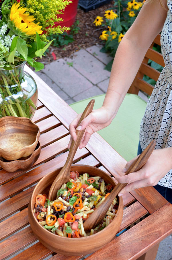 Cheesy Southwest Pasta Salad + a GIVEAWAY! | coffeeandquinoa.com