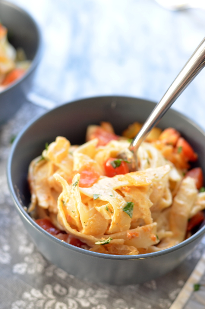 Creamy Cajun Cauliflower Pasta | coffeeandquinoa.com