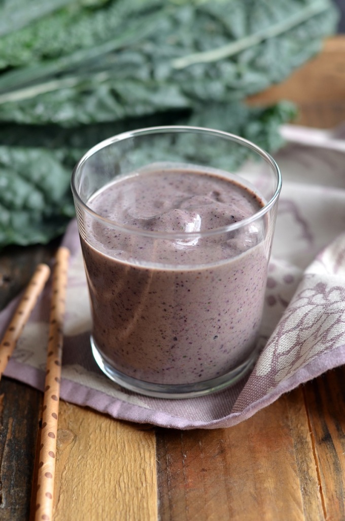 Blueberry Kale Stem Smoothie | coffeeandquinoa.com