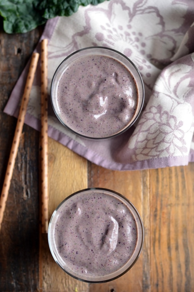 Blueberry Kale Stem Smoothie | coffeeandquinoa.com