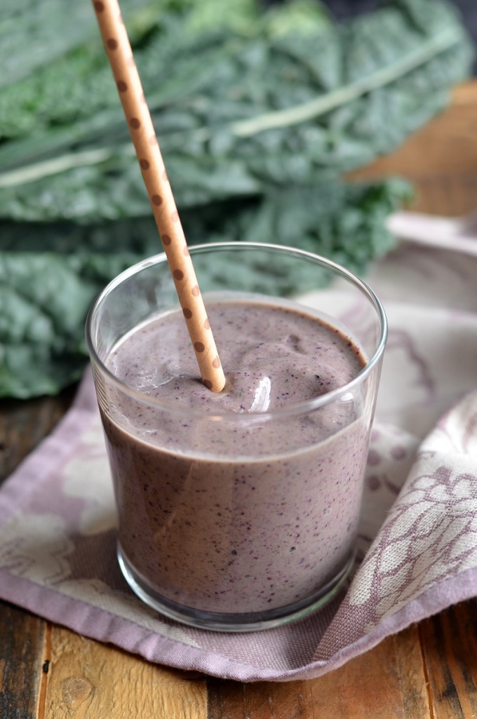 Blueberry Kale Stem Smoothie | coffeeandquinoa.com