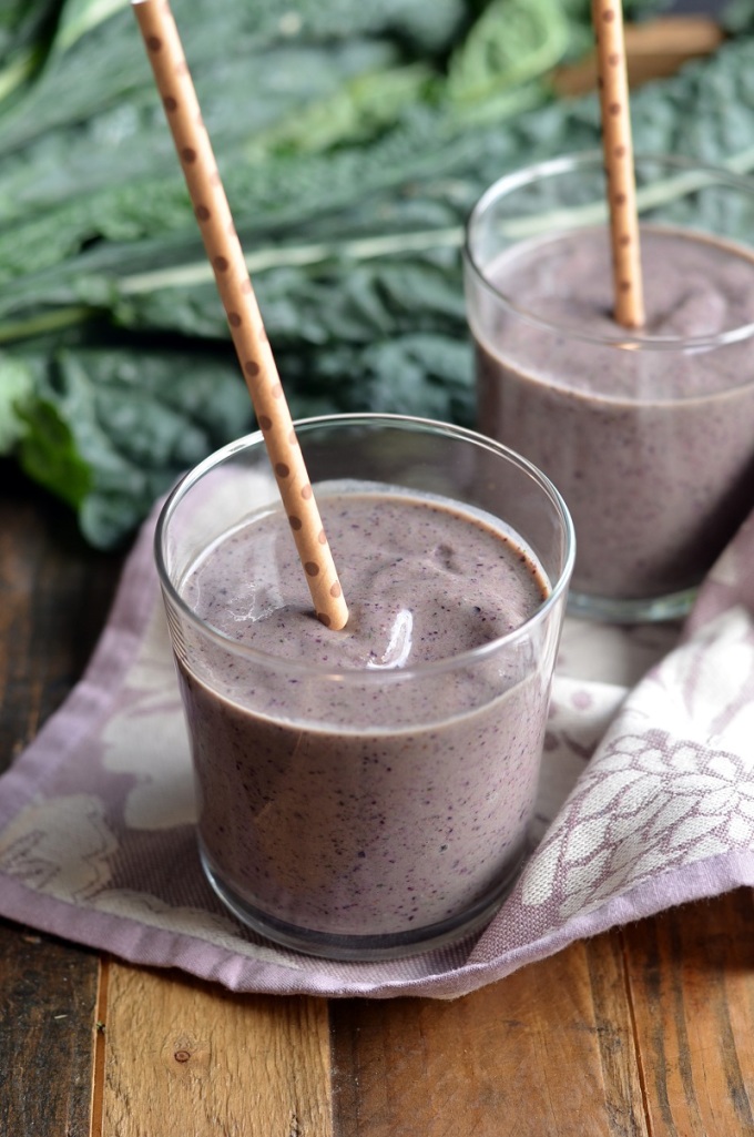 Blueberry Kale Stem Smoothie | coffeeandquinoa.com