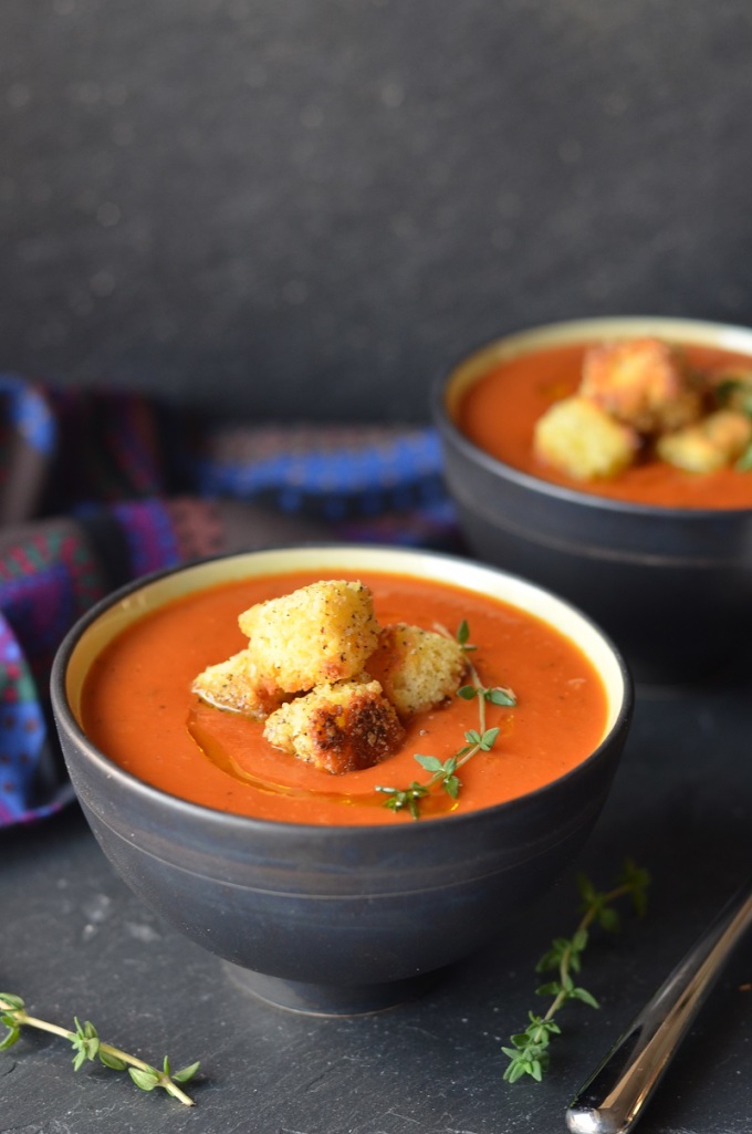 Herbed Tomato Soup with Cornbread Croutons | coffeeandquinoa.com