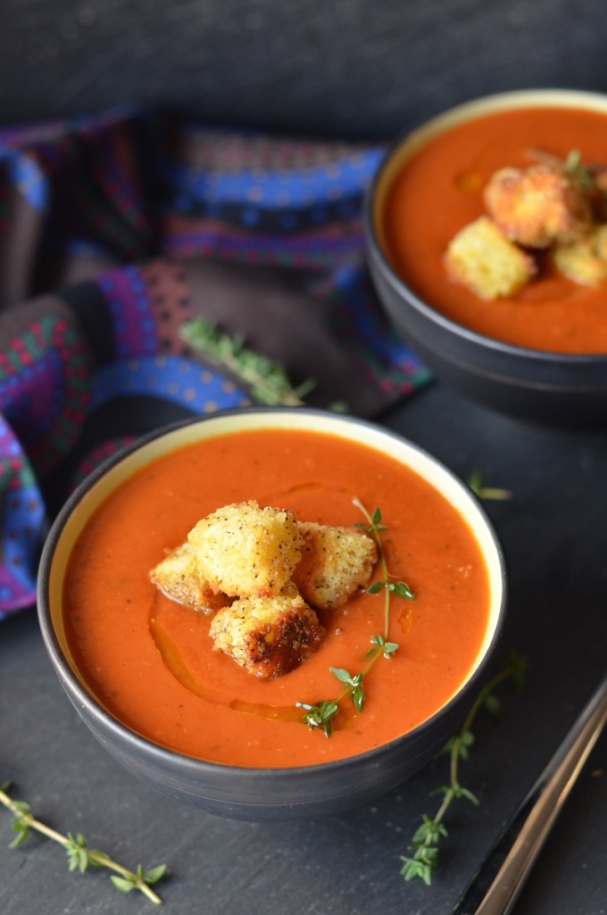 Herbed Tomato Soup with Cornbread Croutons | coffeeandquinoa.com