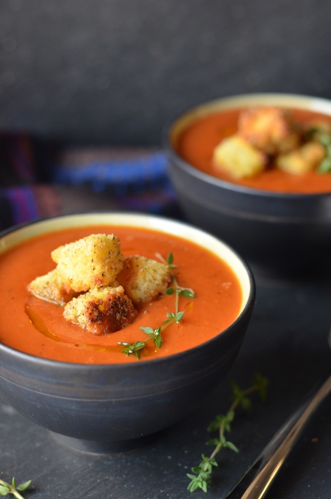 Herbed Tomato Soup with Cornbread Croutons | coffeeandquinoa.com